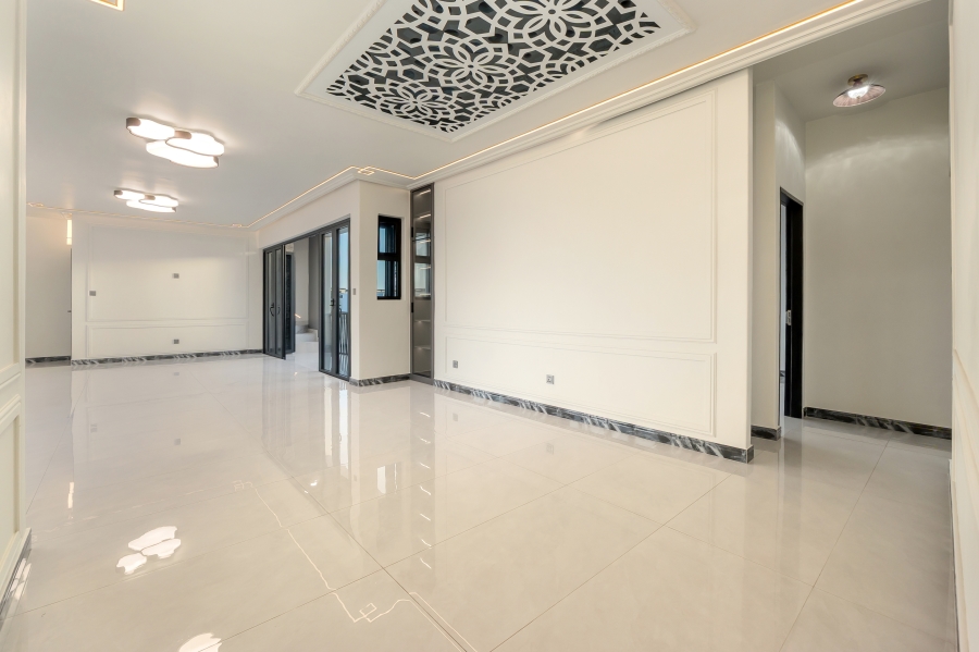 6 Bedroom Property for Sale in Sandown Western Cape
